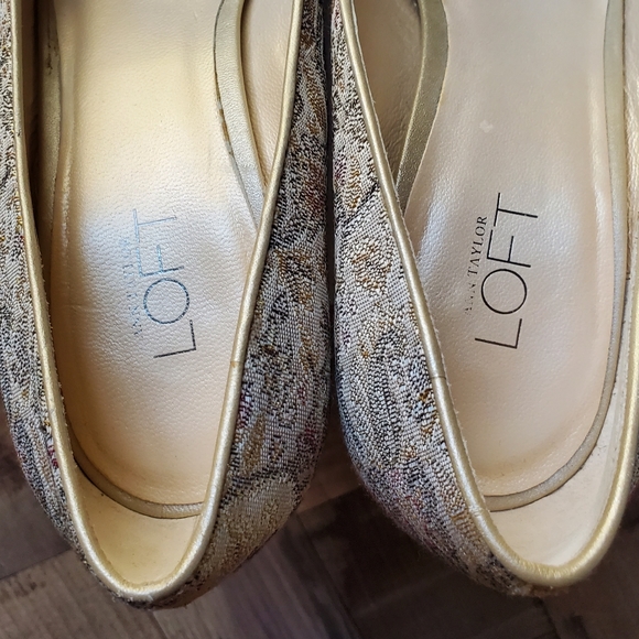 Ann Taylor Loft almond toe floral neutral tapestry heels/ pumps low heel size 7 - Picture 8 of 15